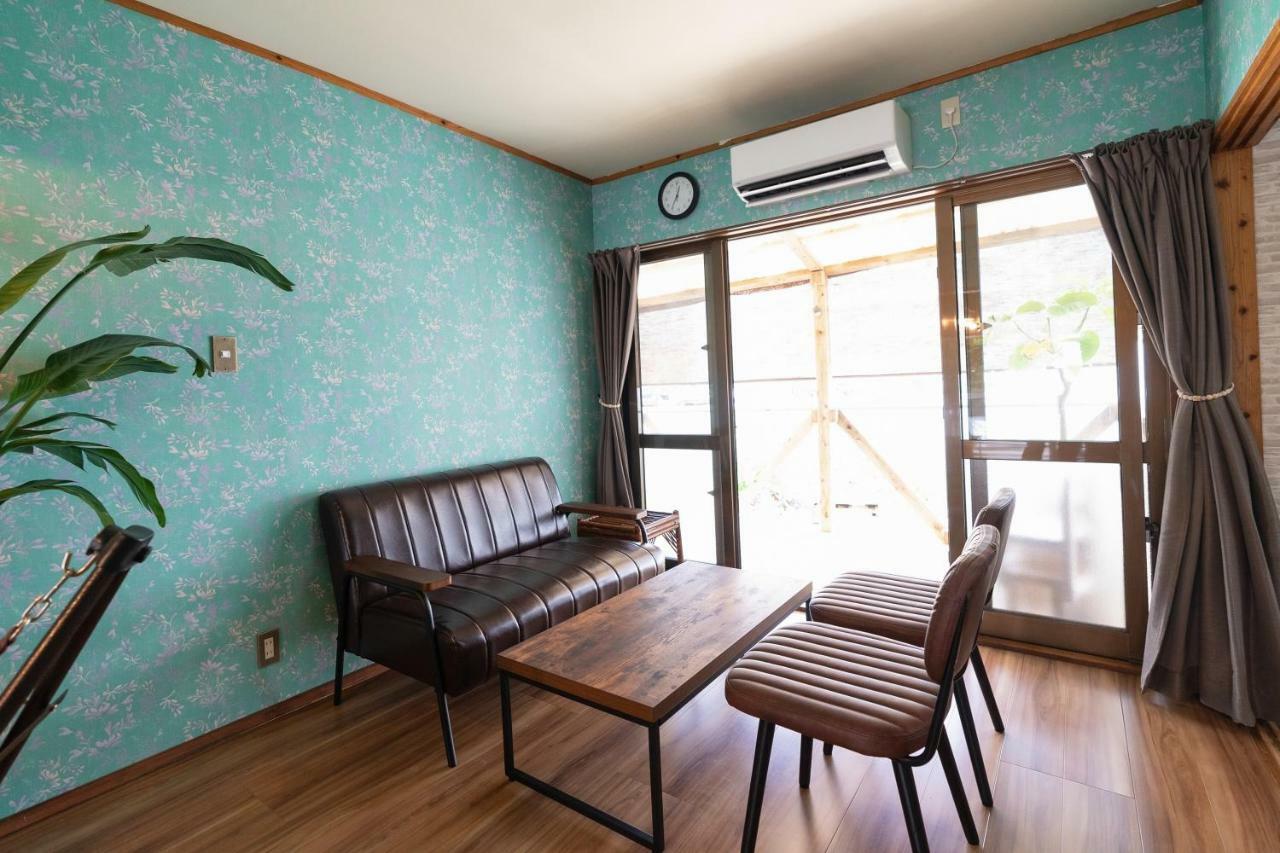 沖縄古民家お宿ななつぼし Okinawa Traditional House Nanatsuboshi Naha Exterior foto